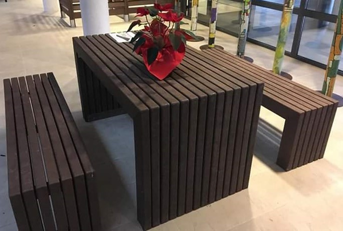Mobilier réalisé en plastique recyclé SOLTECO